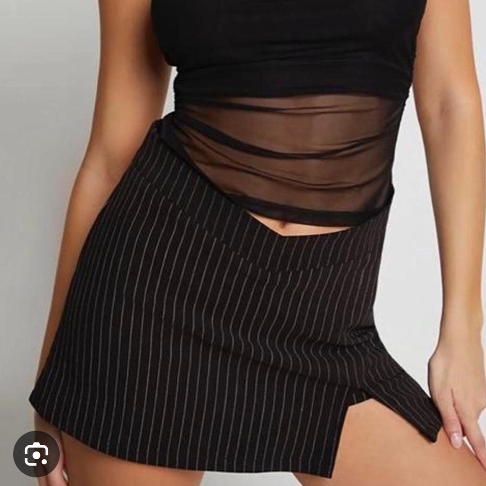 Tiger Mist Daphnie Skort in Pinstripe